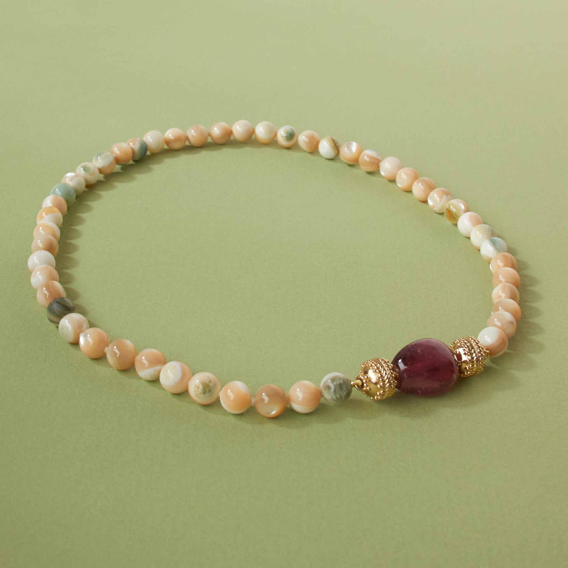 Victoire Green Shell Turban 8mm Mini Necklace