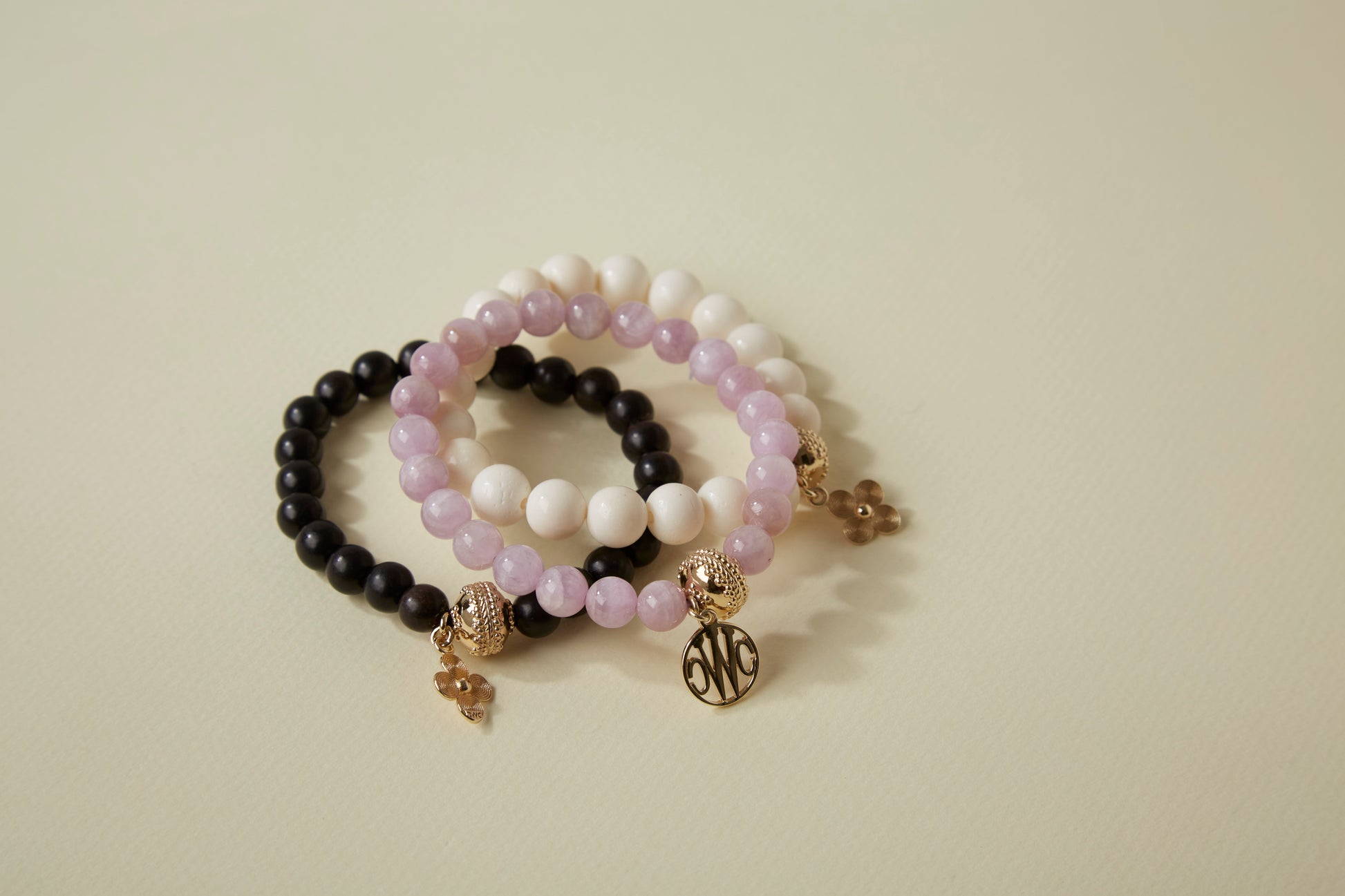 Victoire 10mm Conch Stretch Bracelet
