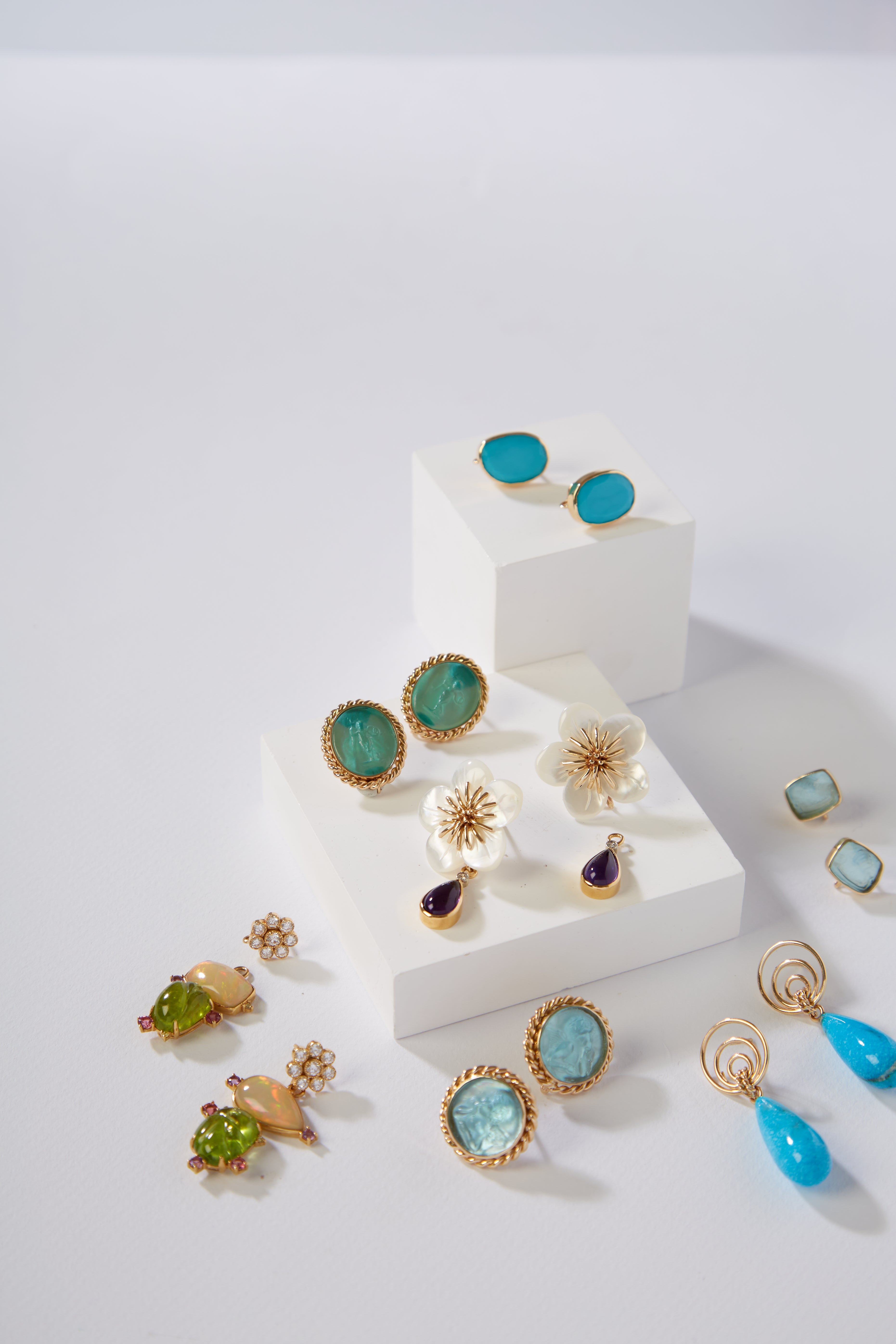 Filigree Gold Centerpiece – Clara Williams