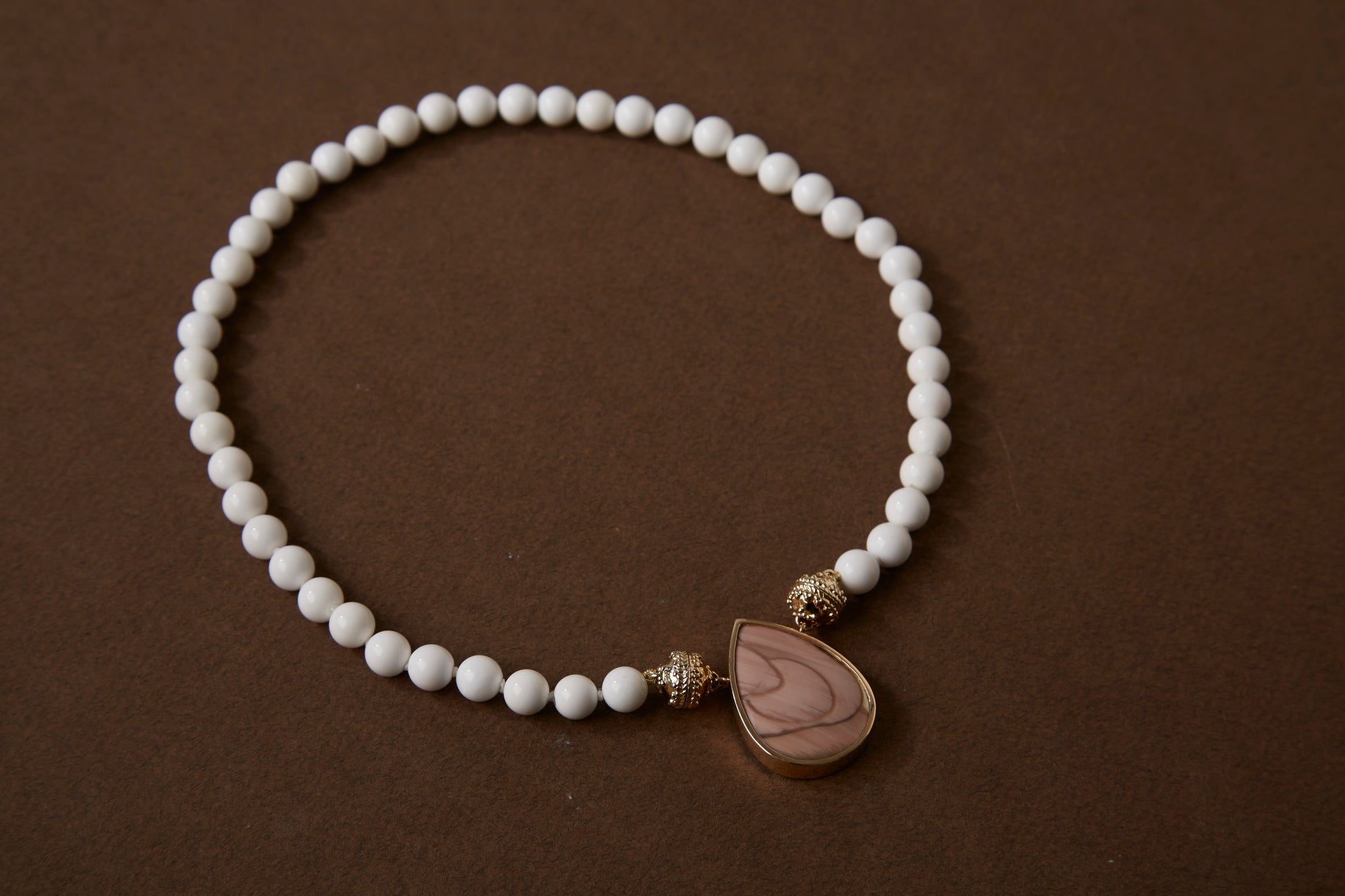 Victoire 8mm White Agate Mini Necklace