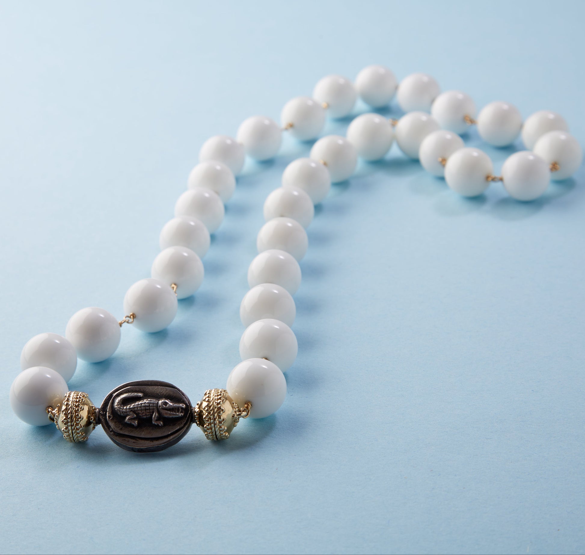 Caspian Victoire 16mm White Agate Necklace