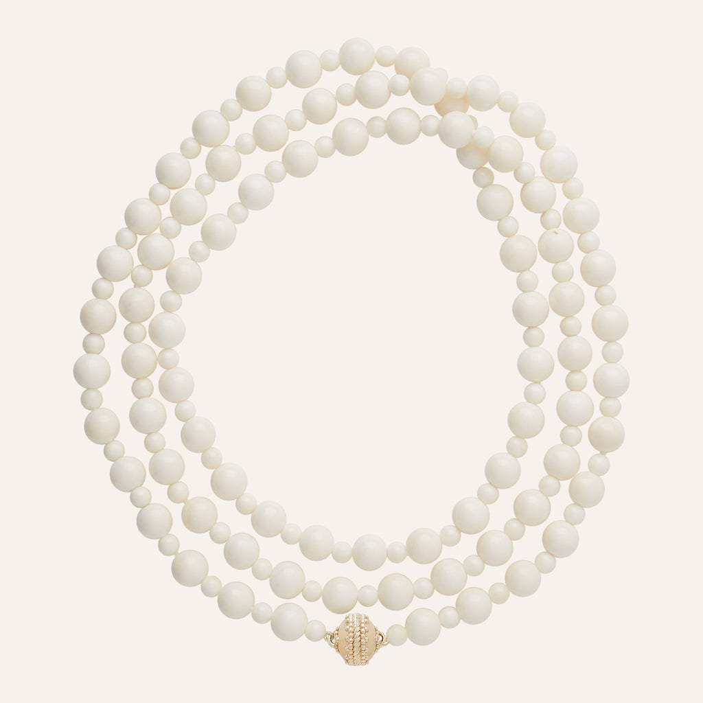 Victoire Multisize Conch Shell Necklace