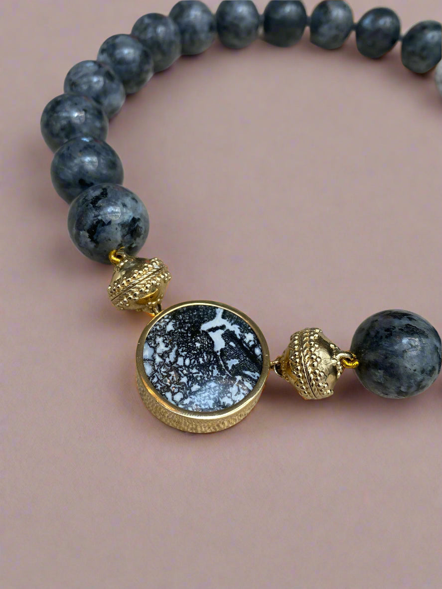 Victoire Norwegian Moonstone 18mm Necklace