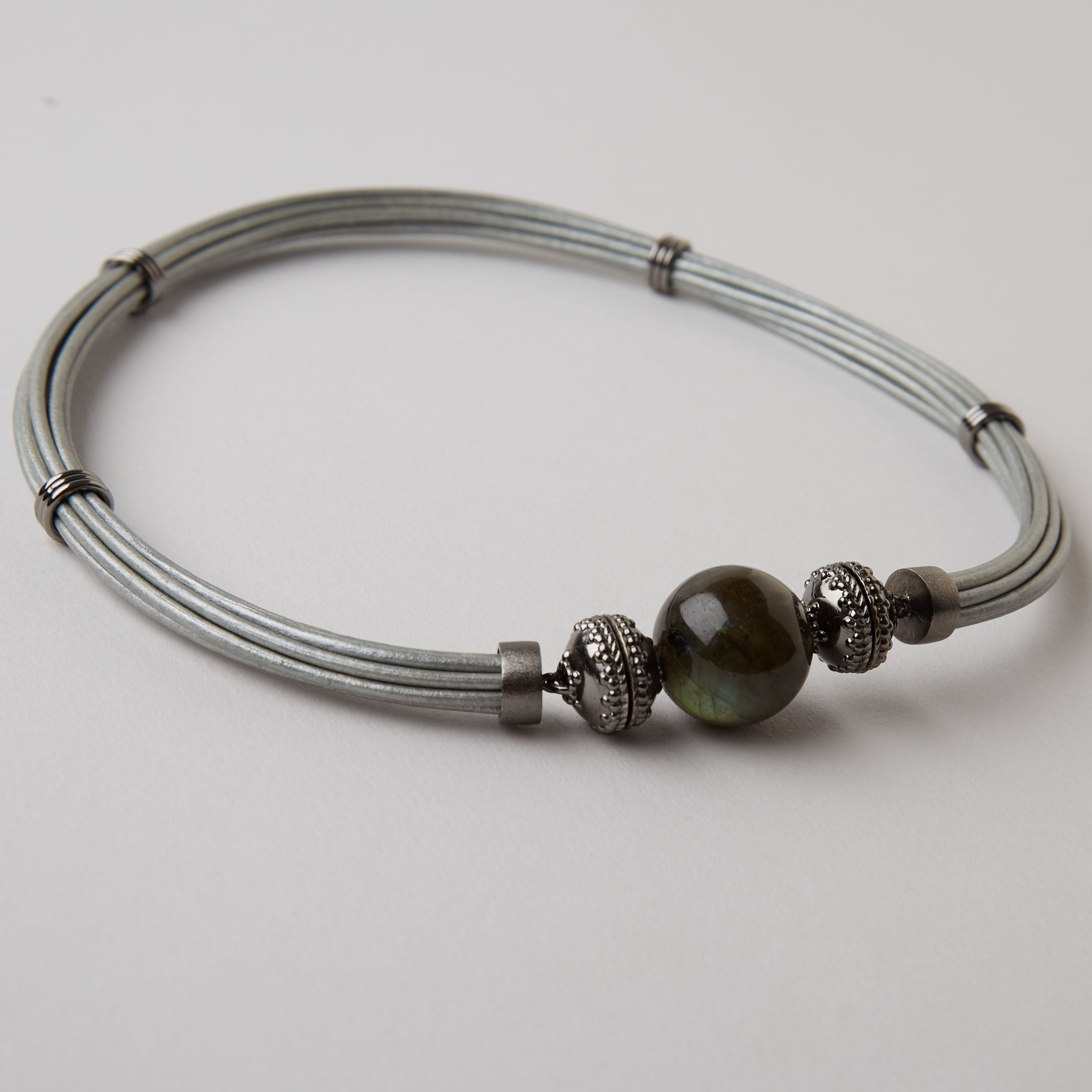 Victoire 20mm Labradorite Gunmetal Centerpiece